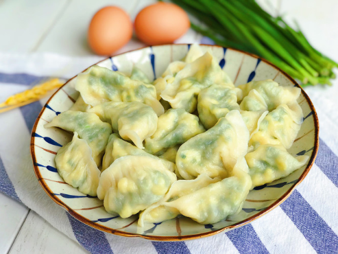 冬至的饺子没煮熟能吃吗3