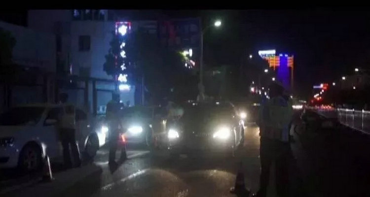 不按规定使用灯光扣几分罚多少钱(不按规定使用灯光和设置警告标志)