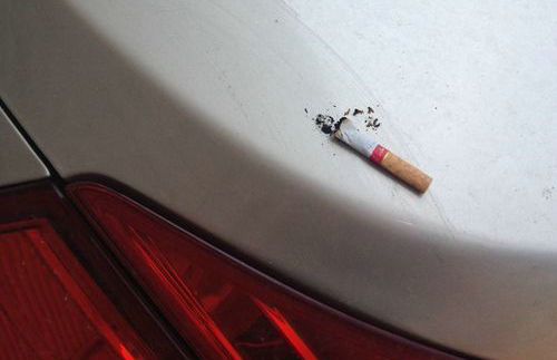 车顶被烟头烫了的修复方法有那些(车顶被烟头烫了怎么去除痕迹)