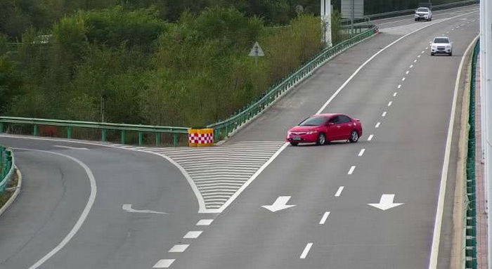高速公路上倒车扣几分罚多少钱(高速公路上倒车一次记多少分)