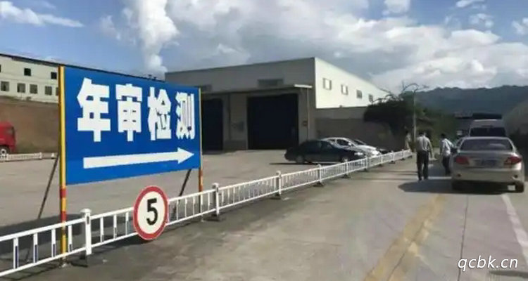 刚买的新车多少年一审(刚买的新车多少公里保养一次)