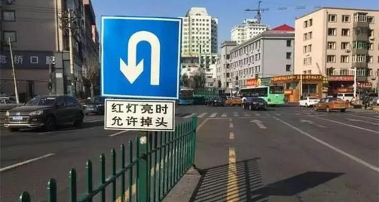 左掉头需要等红绿灯吗(左掉头需要等直行红灯吗)