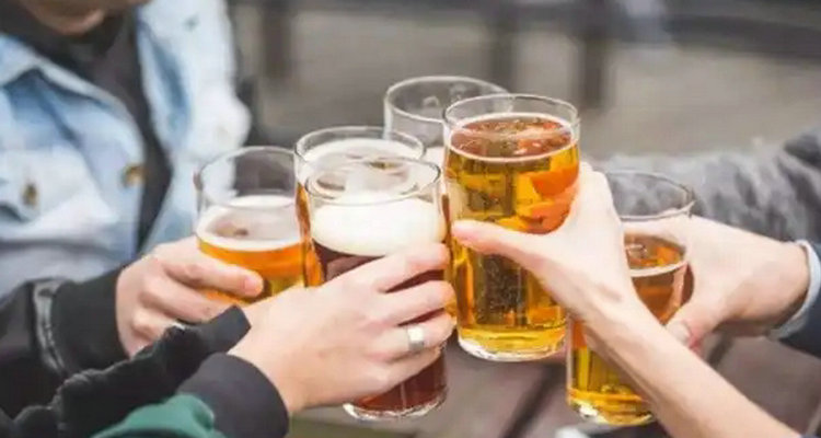 喝完酒之后多久能开车(喝完酒之后多久可以吃去痛片)