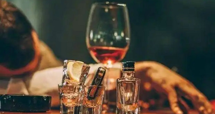 血液含量酒精多少算酒驾(血液酒精含量达到多少属于酒驾)