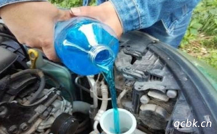 汽车清洗液和玻璃水的区别(汽车清洗液和玻璃水有什么区别)