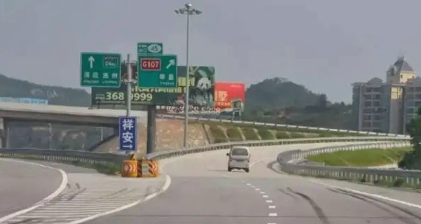 从匝道驶入高速公路怎么打转向灯(从匝道进入高速公路视频)
