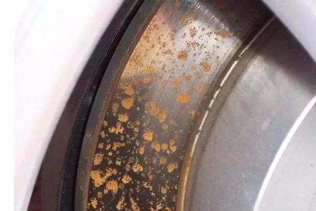 刹车盘上有锈迹正常吗(刹车盘上有锈斑走起来异响)