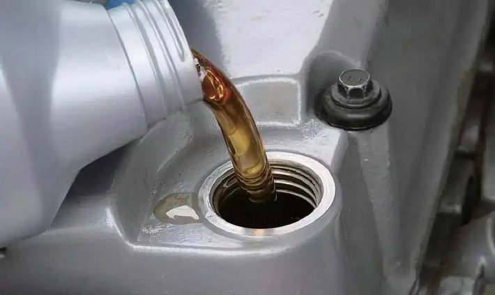 汽车全合成机油和半合成机油的区别(汽车全合成机油多少钱)