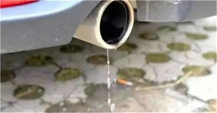 排气管出水是什么情况(排气管 出水)