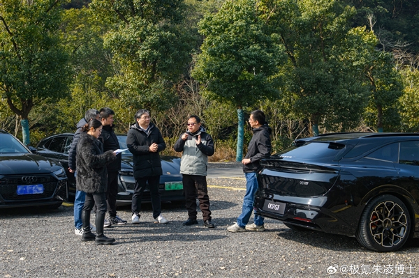 或售20万 极氪007GT实车曝光：后备厢暗藏玄机