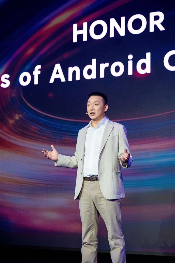 荣耀阿尔法战略发布，向全球领先的AI终端生态公司转型之路