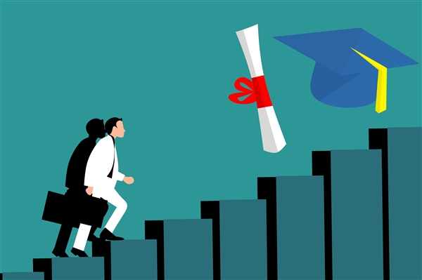 AI回应热议，养育孩子至大学毕业所需费用约68万，引发关注热议的话题标题！