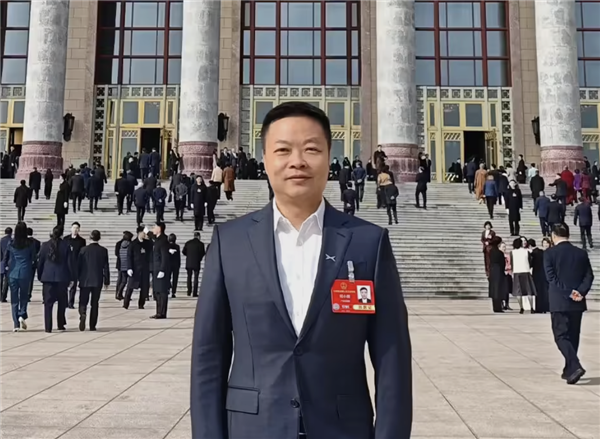 何小鹏鼓励年轻人投身广东，无需酒桌文化也能成就事业梦想