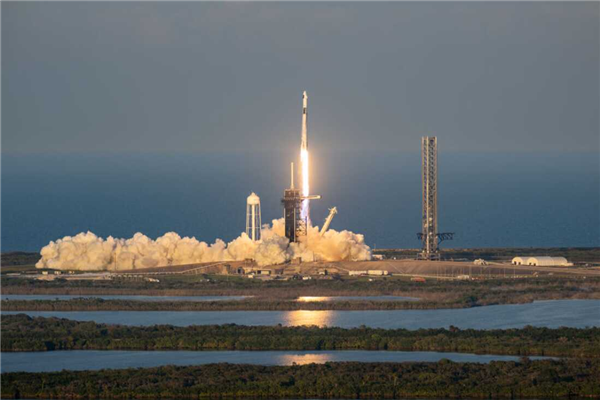 SpaceX猎鹰9号成功执行“运输者13号”任务：创下两项航天里程碑