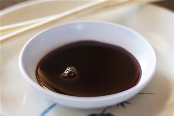 零添加酱油检出镉和砷，厂商回应国标合规