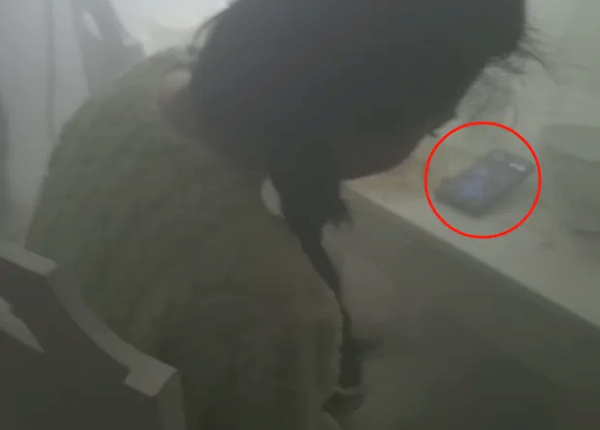 女子边喝酒边刷短视频 结果睡着 差点把家烧没了