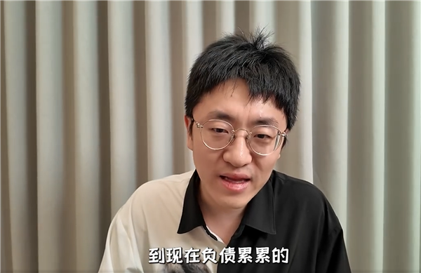 B站顶流UP主曾经年入几百万 被骗1250万 现在负债累累，B站顶流UP主遭遇巨额诈骗，年入几百万如今负债累累，经历引人深思。，B站顶流UP主遭遇巨额诈骗，年入百万却负债累累，深度解析其经历