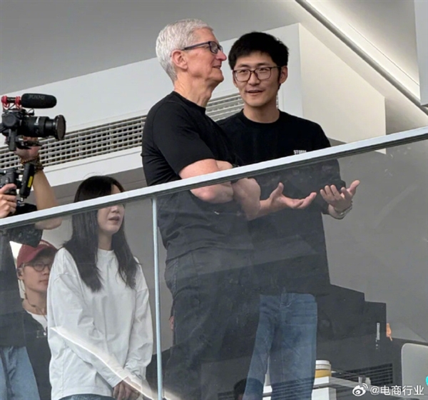 库克杭州之行，与知名UP主影视飓风、何同学共话未来科技交流盛会