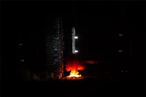 我国成功发射天链二号04星，助力航天器测控支持任务