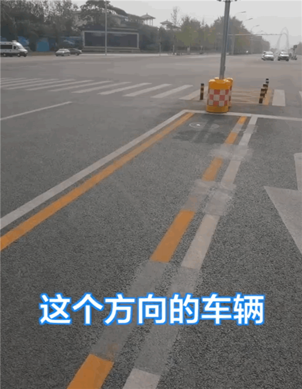 司机掉头遇红灯引发连环碰撞，交警解析掉头时应否等待红灯