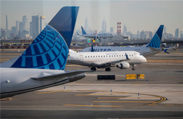 美国波音737空中起火频发，美联航遭遇飞行事故连串！