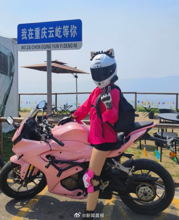 22岁女骑手车祸去世现场细节曝光，目击者揭示事发地点掉头车道的悲痛瞬间