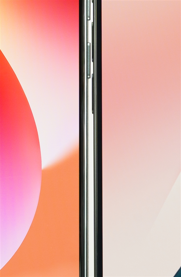 真我GT7真机首晒，屏幕边框超越iPhone 16 Pro的惊艳体验