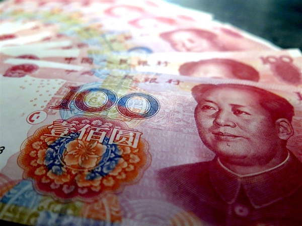 张朝阳告诫，年轻人应理性消费，管好现金流，避免负债，存钱为重