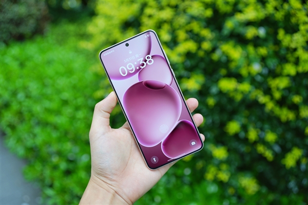 OPPO Find X8 Ultra首销启动，旗舰级2K直屏手机，售价6499元起
