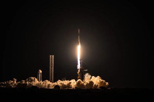 中国持续追赶步伐，SpaceX猎鹰9号达成重复使用里程碑，迈向太空新纪元