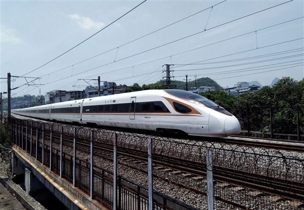 五一假期火车票秒空，热门铁路火爆致12306遭挤崩标题