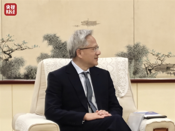 英伟达面临对华芯片出口限制，黄仁勋坚定服务中国市场立场