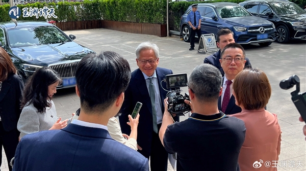 英伟达回应美国芯片管制政策，严守规定，不向中国转售芯片