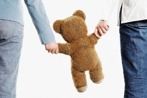 离婚后把孩子丢给爷爷奶奶是否犯法？