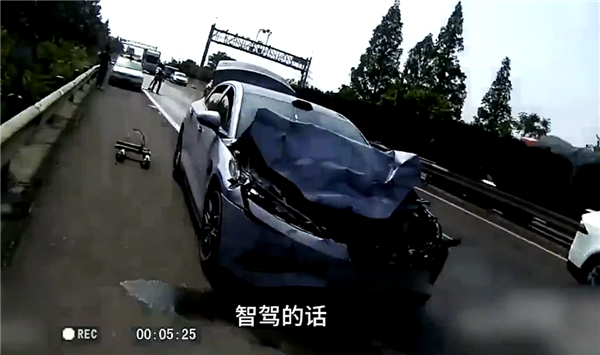 智驾失效，高速直面大货车，司机惊险亲历记