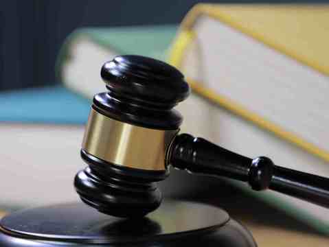网络赌博诈骗刑期揭秘，涉案金额达30万后果如何？