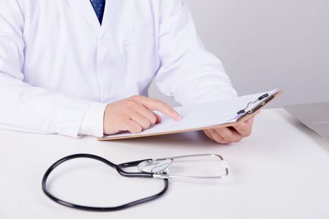 医生隐瞒病情真相与责任追究，双重挑战下的处理之道