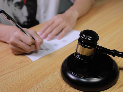 离职一年后的劳动仲裁申请可能性探讨，是否仍可申请劳动仲裁？