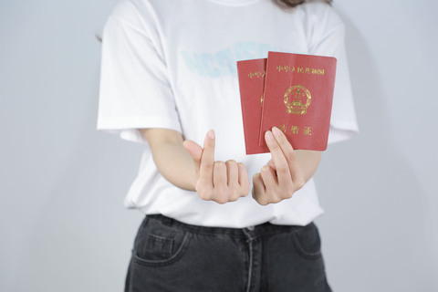 没结婚证生小孩能否享受社保待遇？