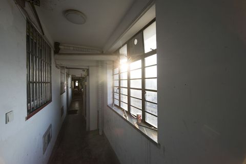 楼上扰民多次报警无果，警方应对遭质疑