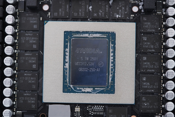 中国特供版RTX 5090D禁售引发市场震动，已下单用户遭遇取消事件关注度高涨