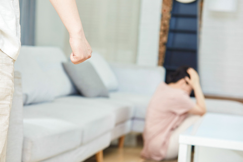 孕期男方出轨离婚，女方应获赔偿权益探讨