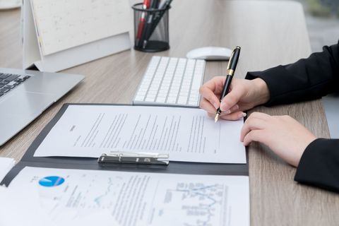 合同生效是否需要法人签字？解析合同生效与法人签字的关联。