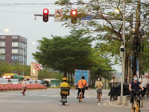 电动车闯红灯判定详解及处罚规定解析