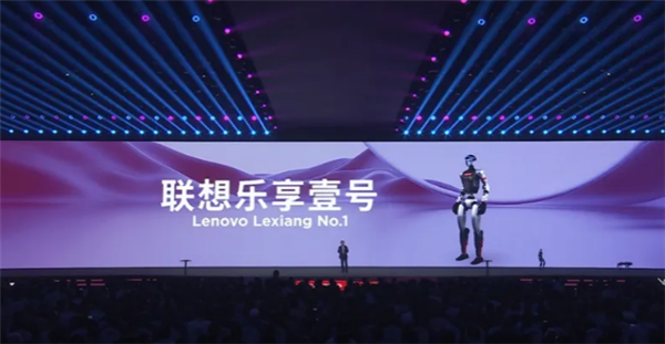 联想首位硅基员工亮相，乐享壹号机器人展示行云流水太极拳表演