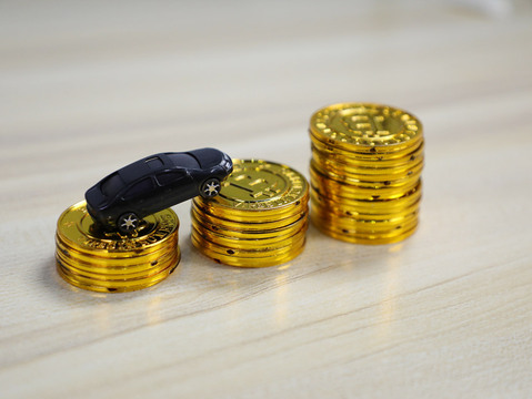 如何处理4S店销售欺诈中的定金问题？