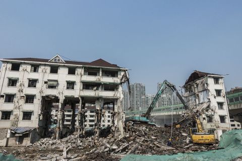 揭秘违建拆除程序，哪些单位盖章及审批流程详解
