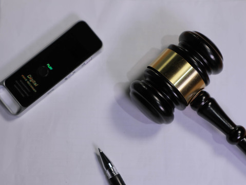 学校对学生手机管理的边界，探讨收学生手机是否违法？