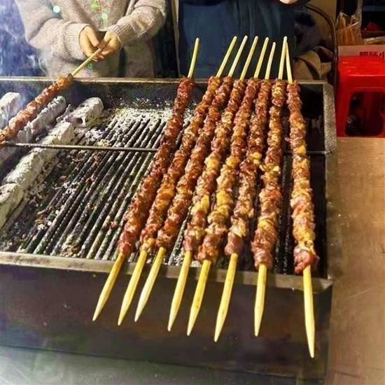 20元的网红大肉串批发价仅4.5元上热搜：纯鸭肉+羊油制成
